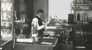 A MU entomology lab of the 1930s. Courtesy University Archives.