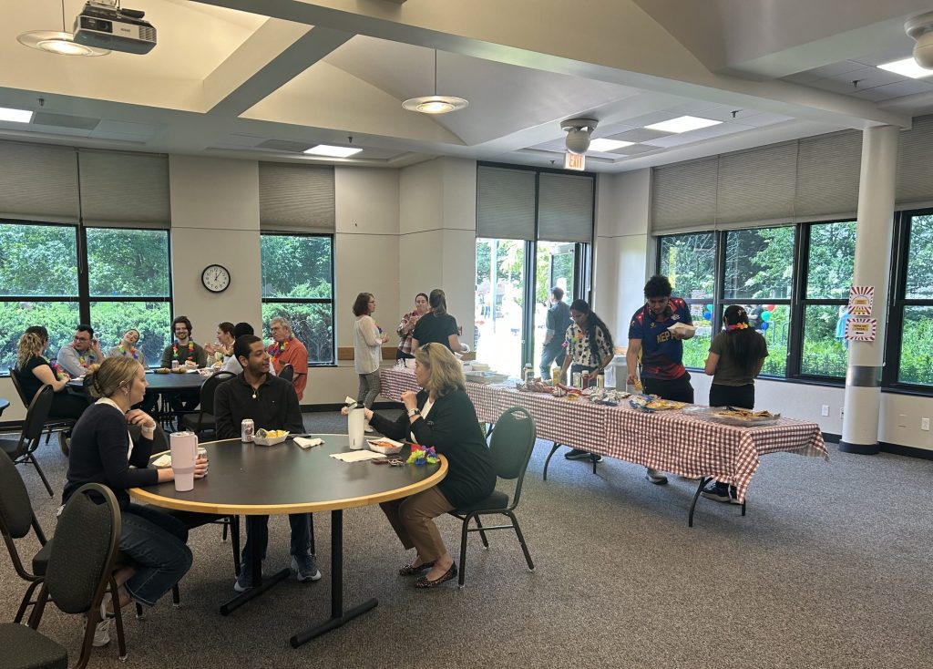Attendees serving and eating lunch.